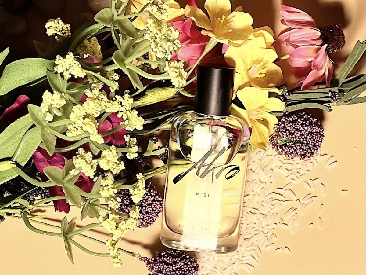 تصویر عطر رایز آکرو