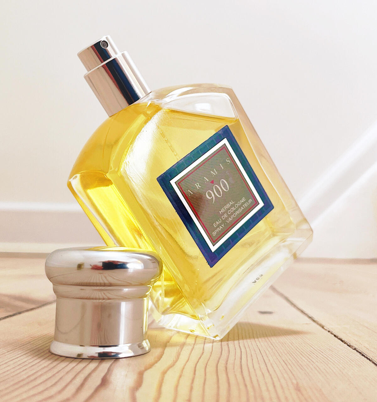 تصویر عطر آرامیس نهصد