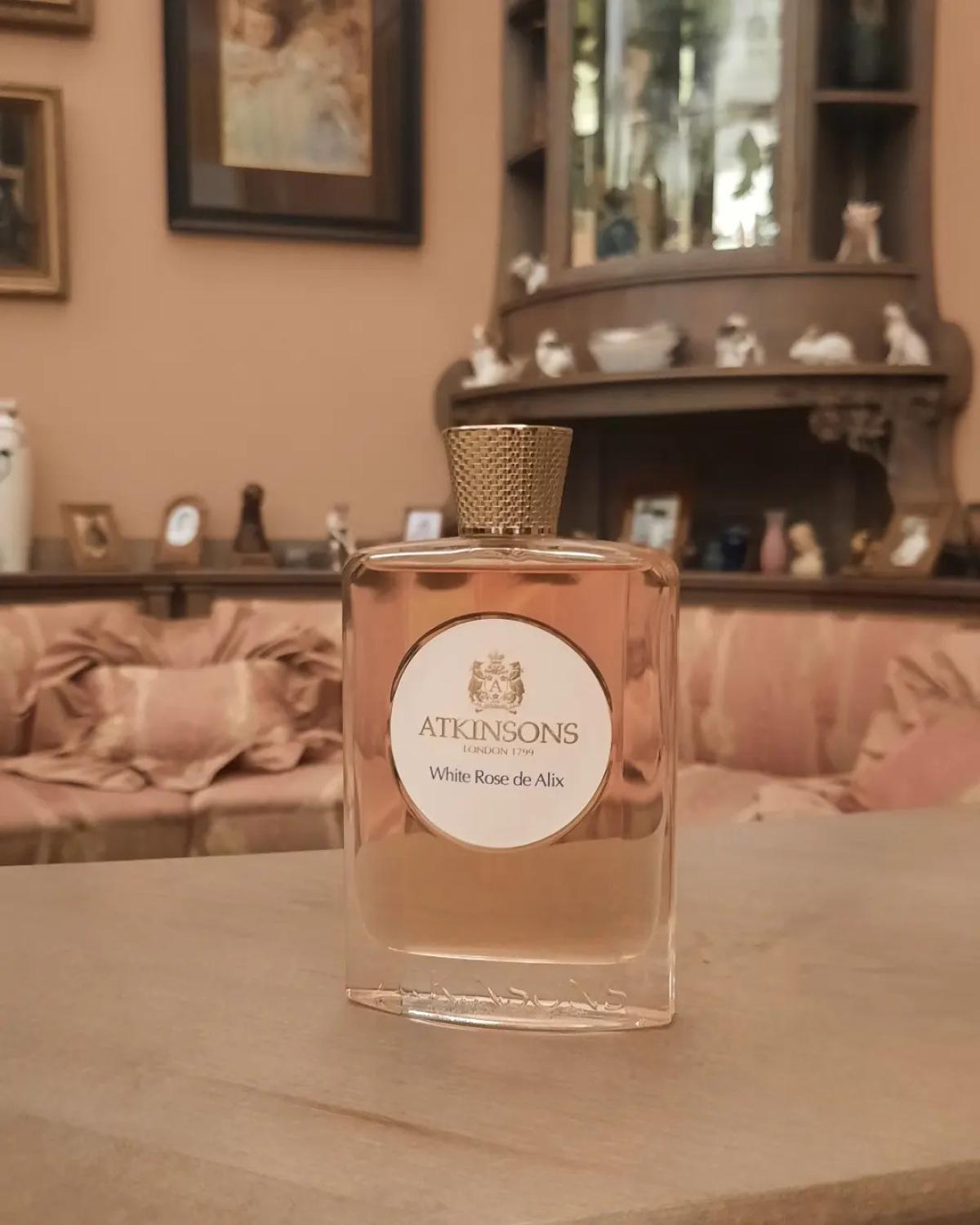 تصویر عطر وایت رز د الیکس اتکینسونز