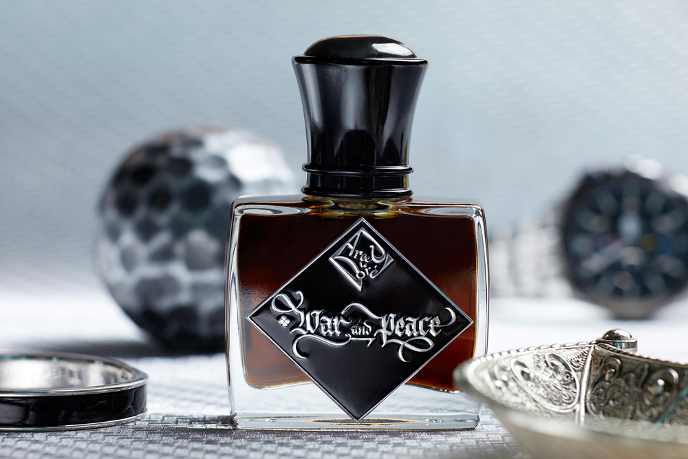 تصویر عطر وار اند پیس اریج لو دوره