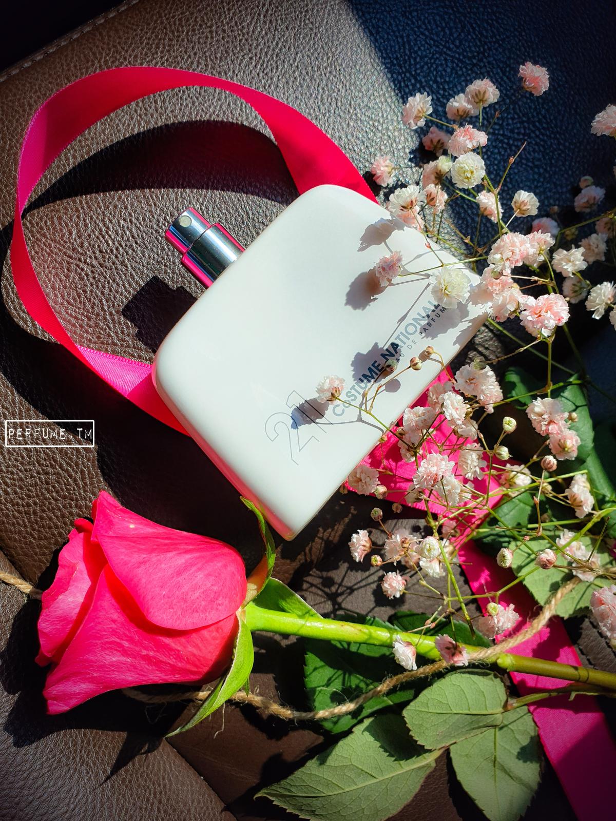 تصویر عطر بیست و یک کاستوم نَشِنِل
