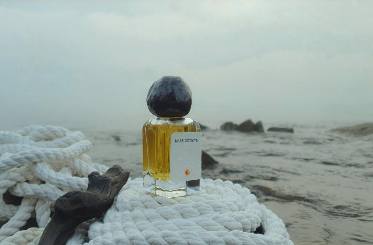 تصویر عطر مارِ گوتیکوم بیل پرفیومز