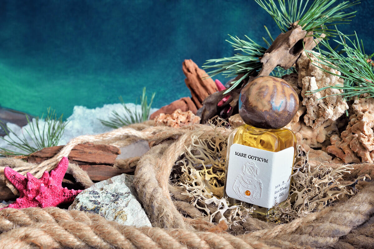 تصویر عطر مارِ گوتیکوم بیل پرفیومز
