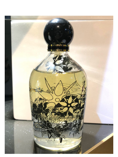 تصویر عطر ای تو آتلیه دارتیست بای الکساندر جی