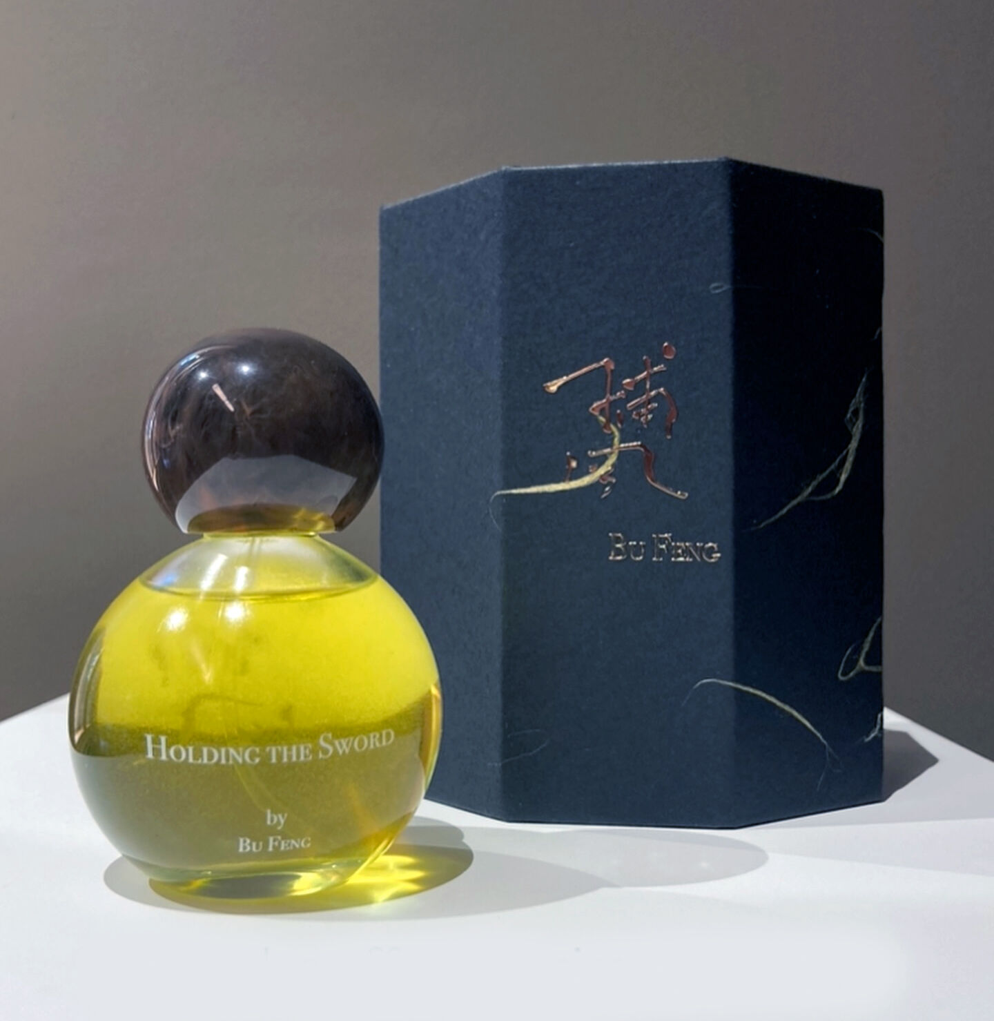 تصویر عطر هولدینگ د سوورد بی‌یو فِنگ