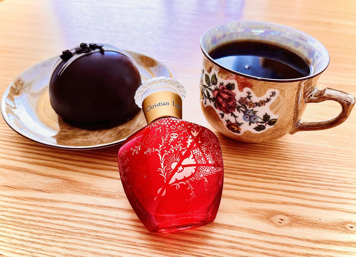 تصویر عطر تومولت کریستین لاکروا