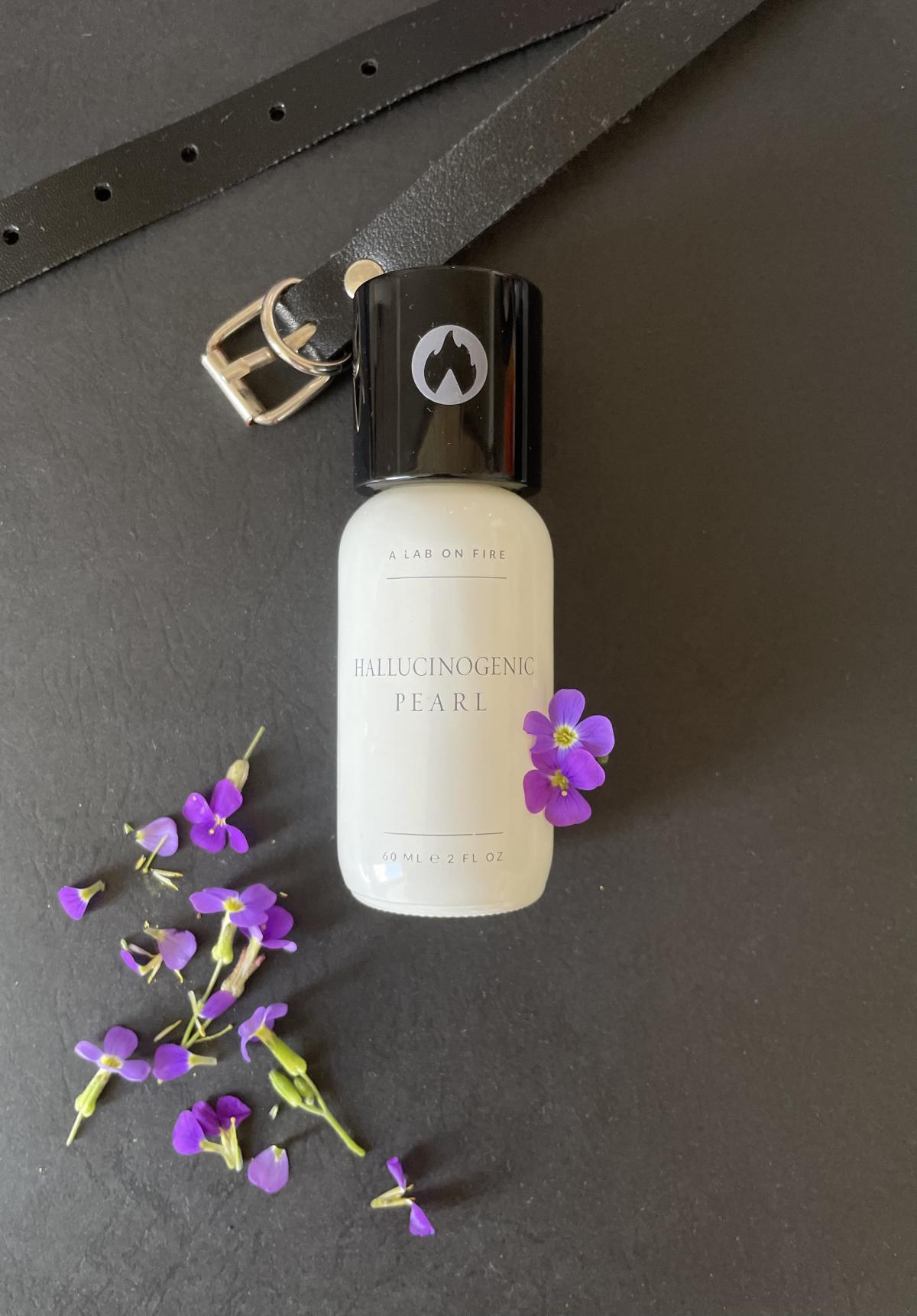 تصویر عطر هالوسینوژنیک پرل اِ لب آن فایر