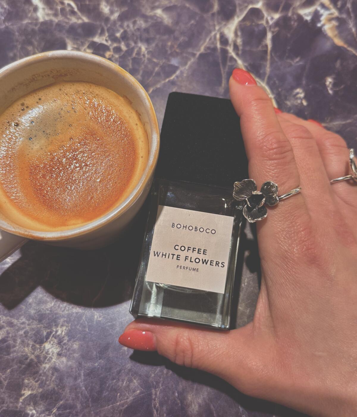 تصویر عطر قافی وایت فلاورز بوهوبوکو