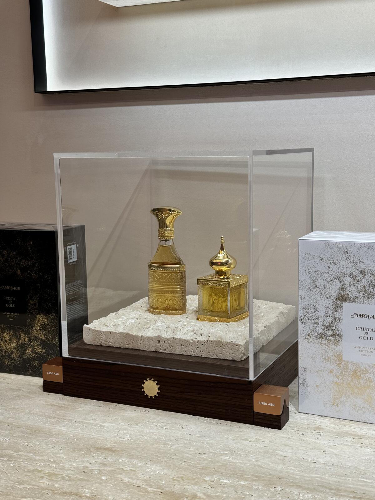 تصویر عطر کریستال اند گلد وومن آمواژ