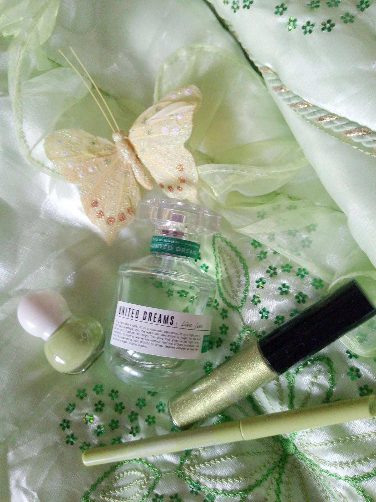 تصویر عطر یونایتد دریمز لیو فری بنتون