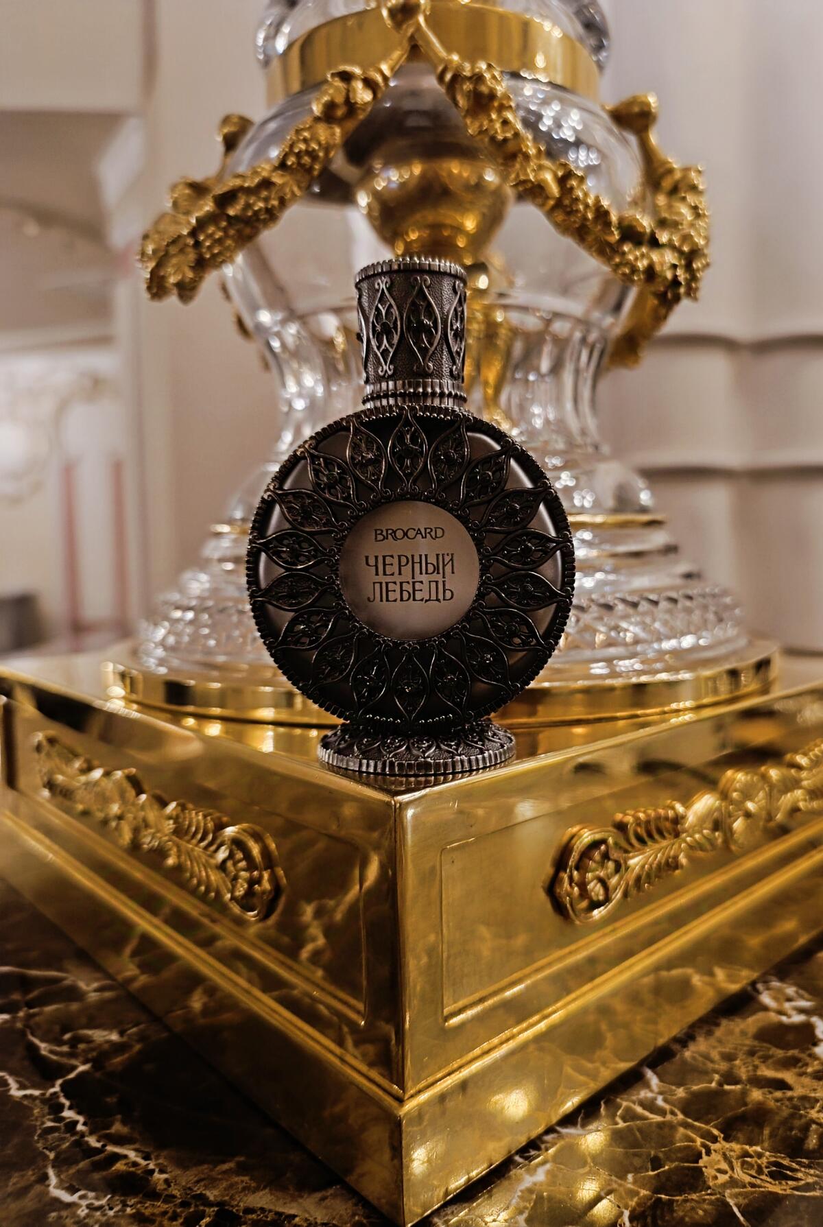 تصویر عطر بلک سوان بروکارد