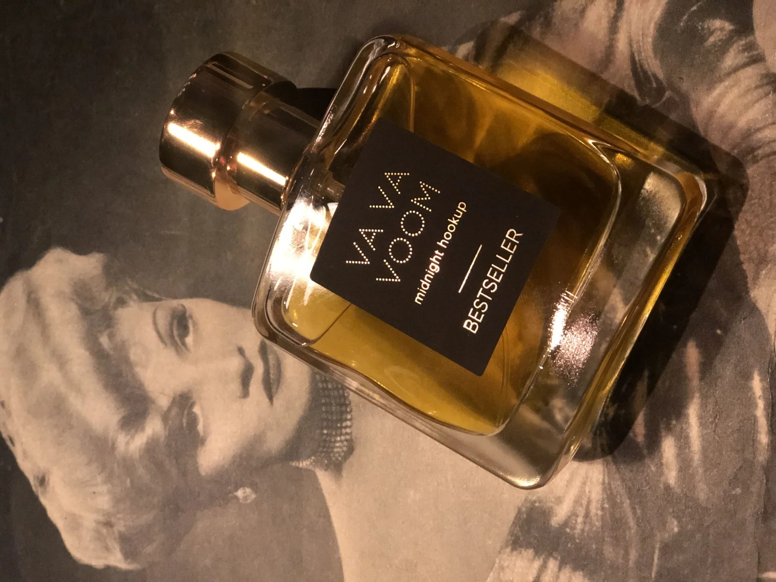 تصویر عطر وا وا ووم بِستسِلر