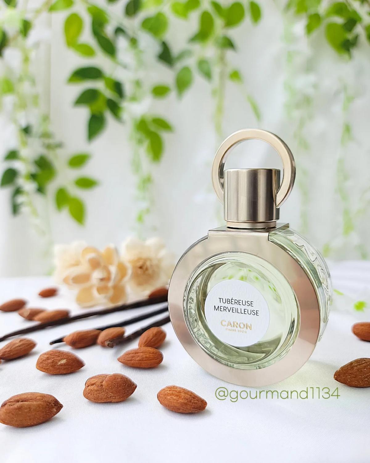 تصویر عطر تیوبرز مِروِیوس کارون