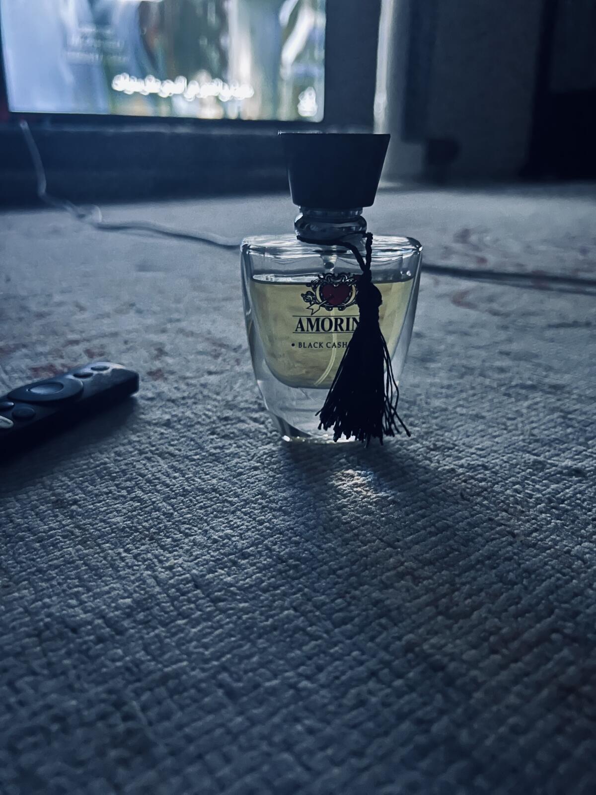 تصویر عطر بِلَک کَشمیِر آمورینو