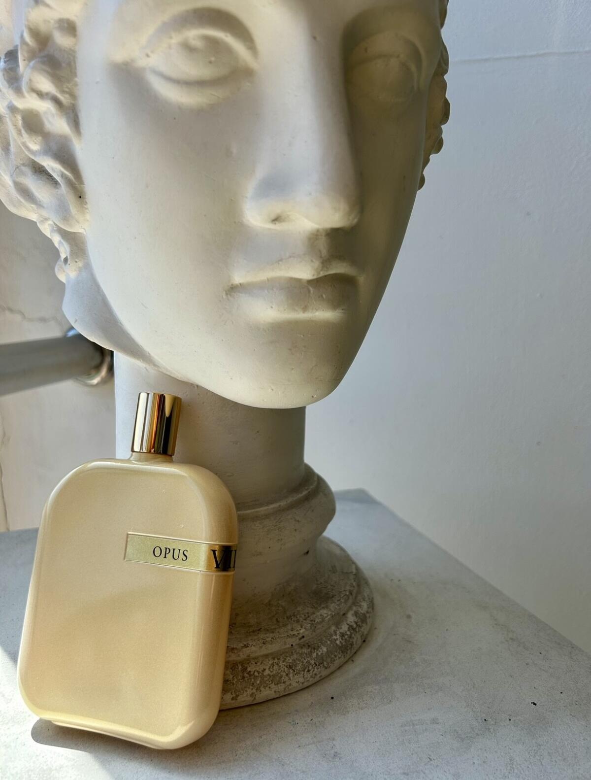 تصویر عطر د لایبرری کالکشن اپوس ۸ آمواژ