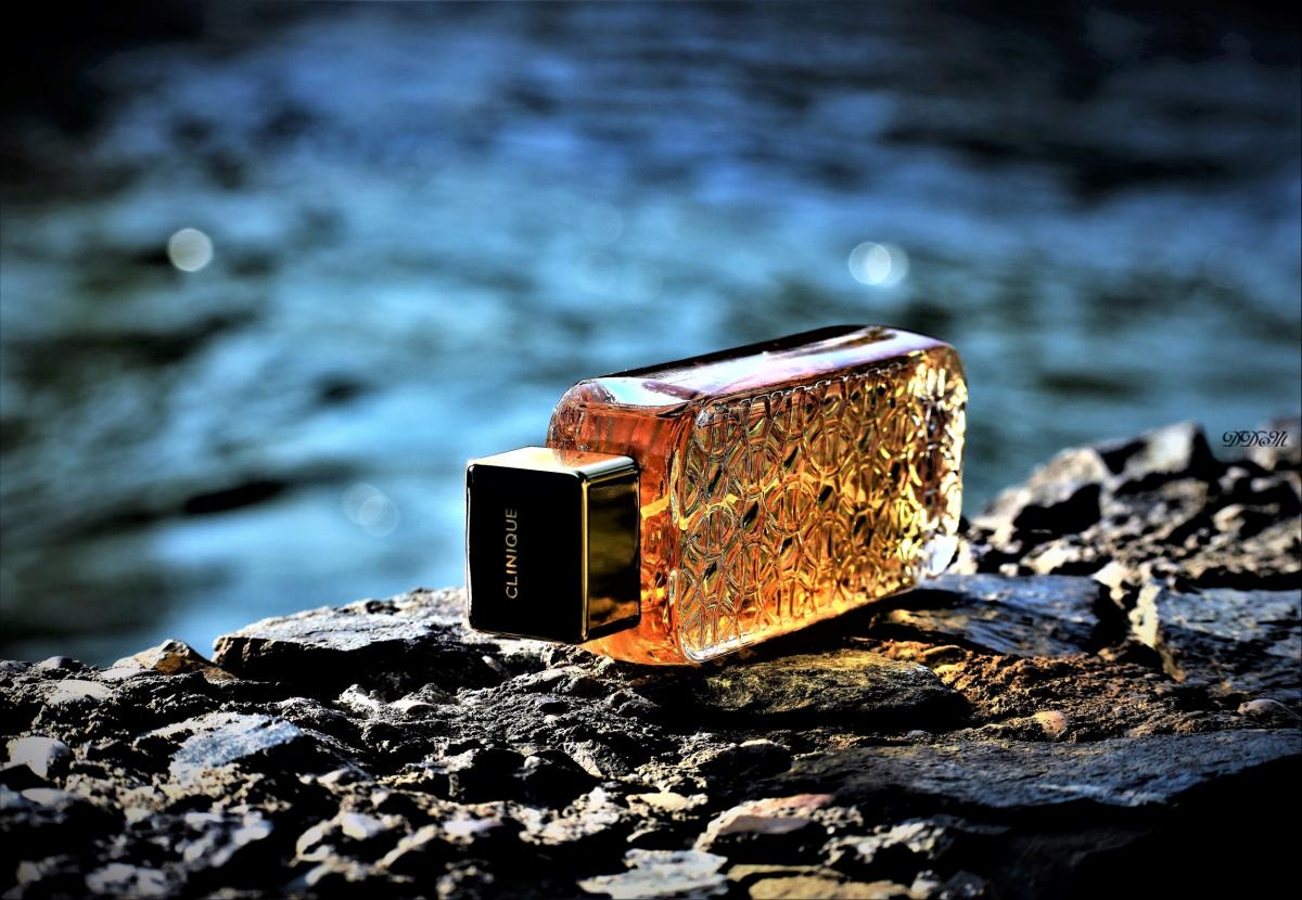 تصویر عطر بیاند رز کلینیک