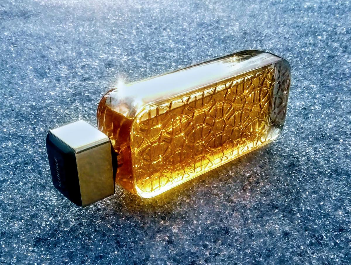 تصویر عطر بیاند رز کلینیک