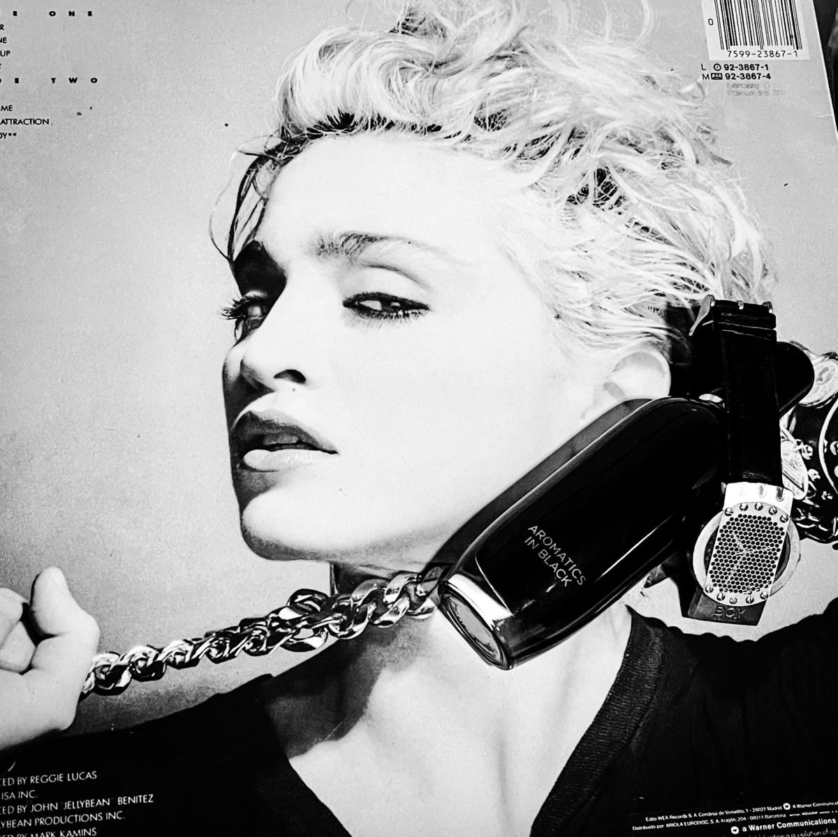 تصویر عطر اروماتیکس این بلک کلینیک