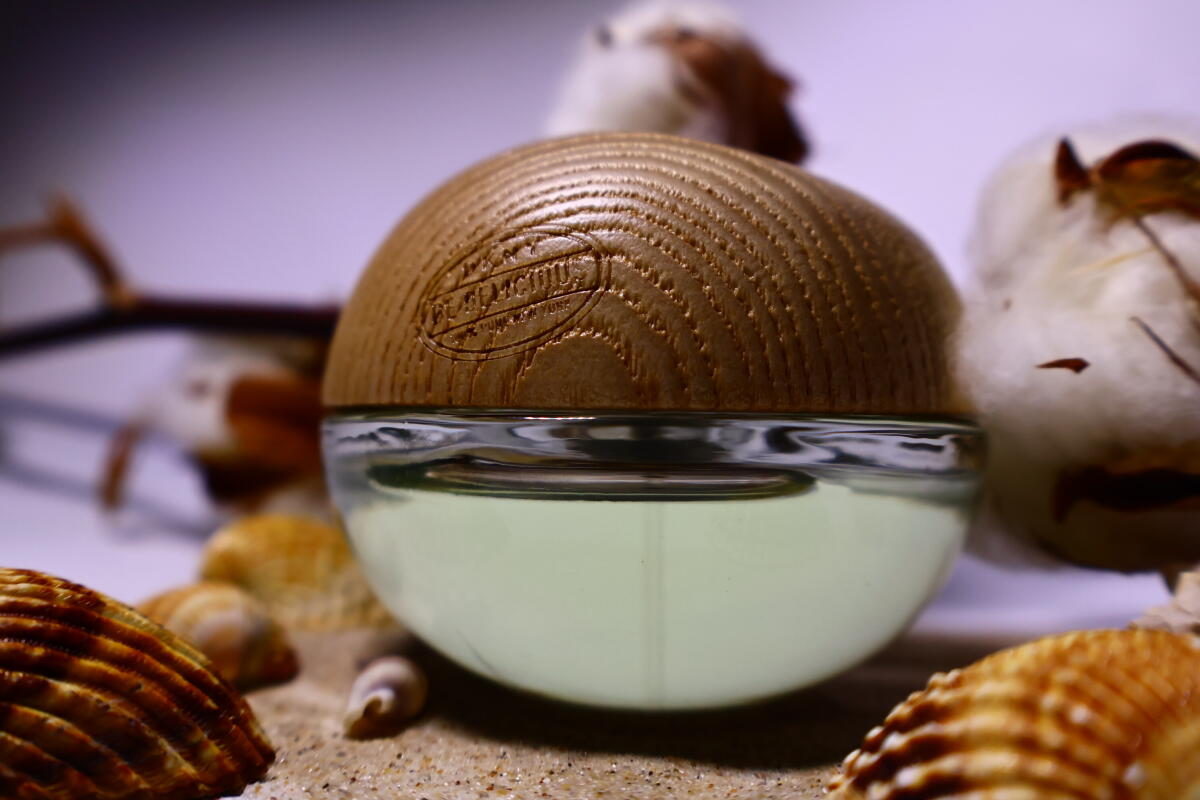 تصویر عطر دی کی ان وای بی دیلیشز کوکونتز ابوت سامر دونا کارن