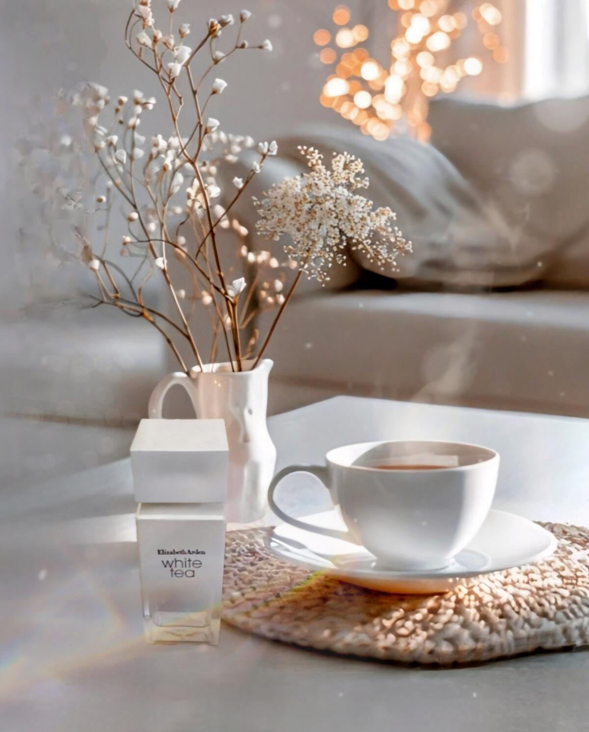 تصویر عطر وایت تی الیزابت آردن
