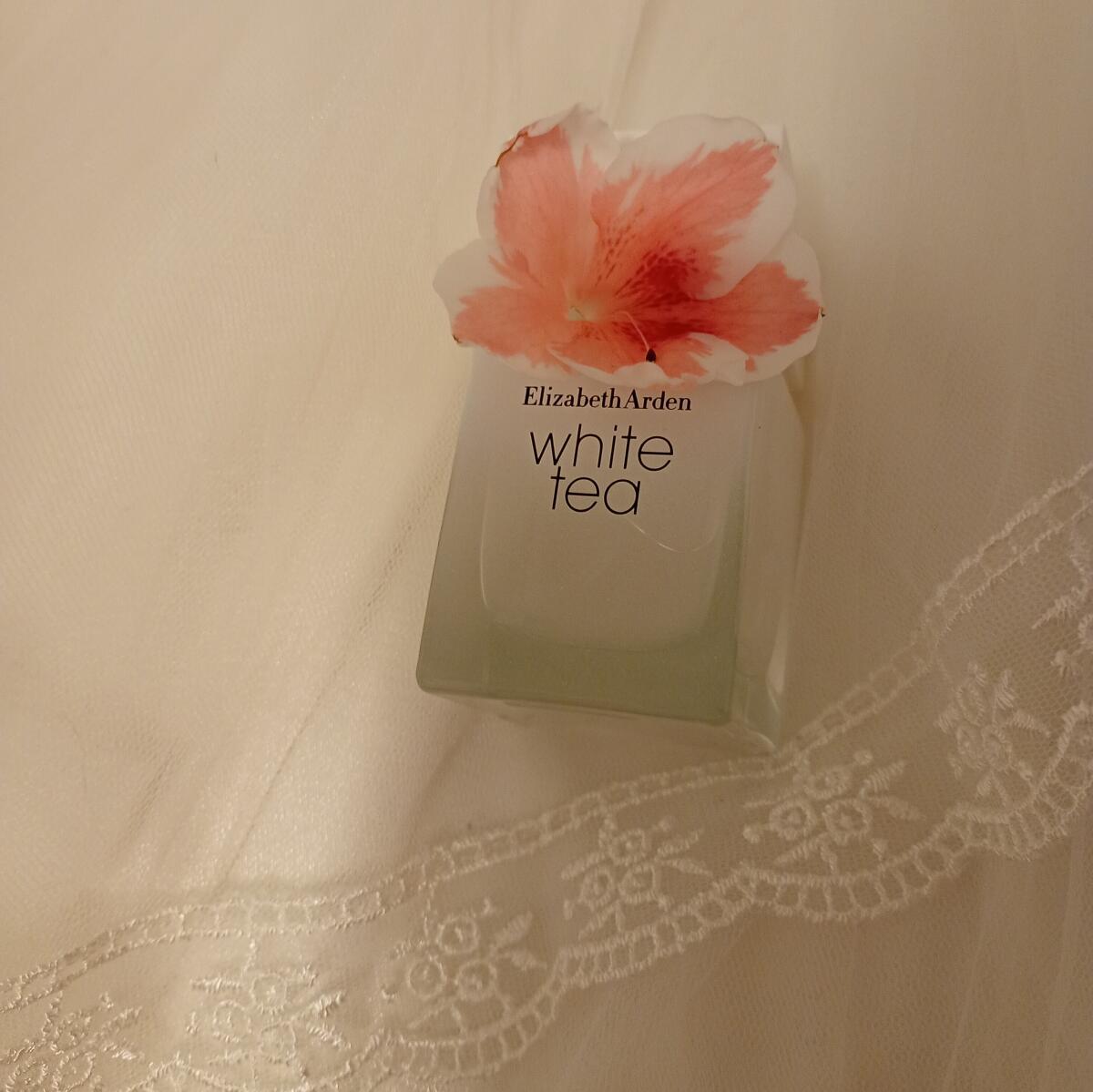 تصویر عطر وایت تی الیزابت آردن