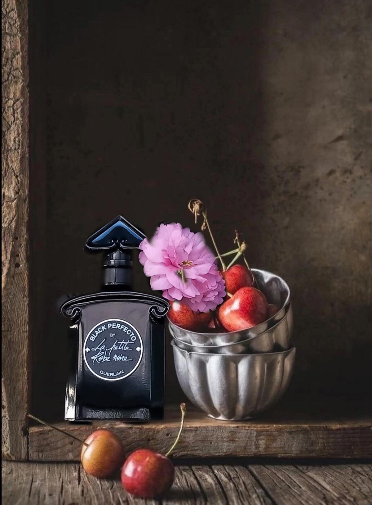 تصویر عطر بلک پرفکتو بای لا پتی رابه نوآر گرلن