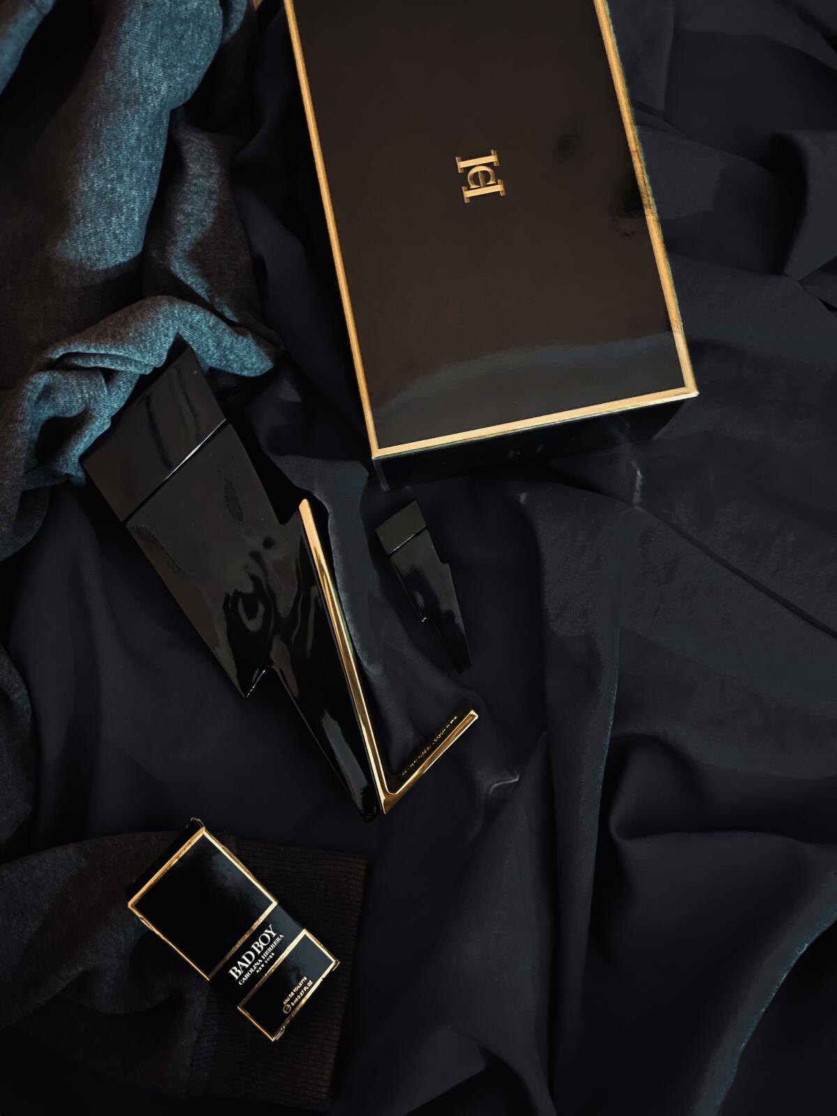 تصویر عطر بد بوی کارولینا هررا