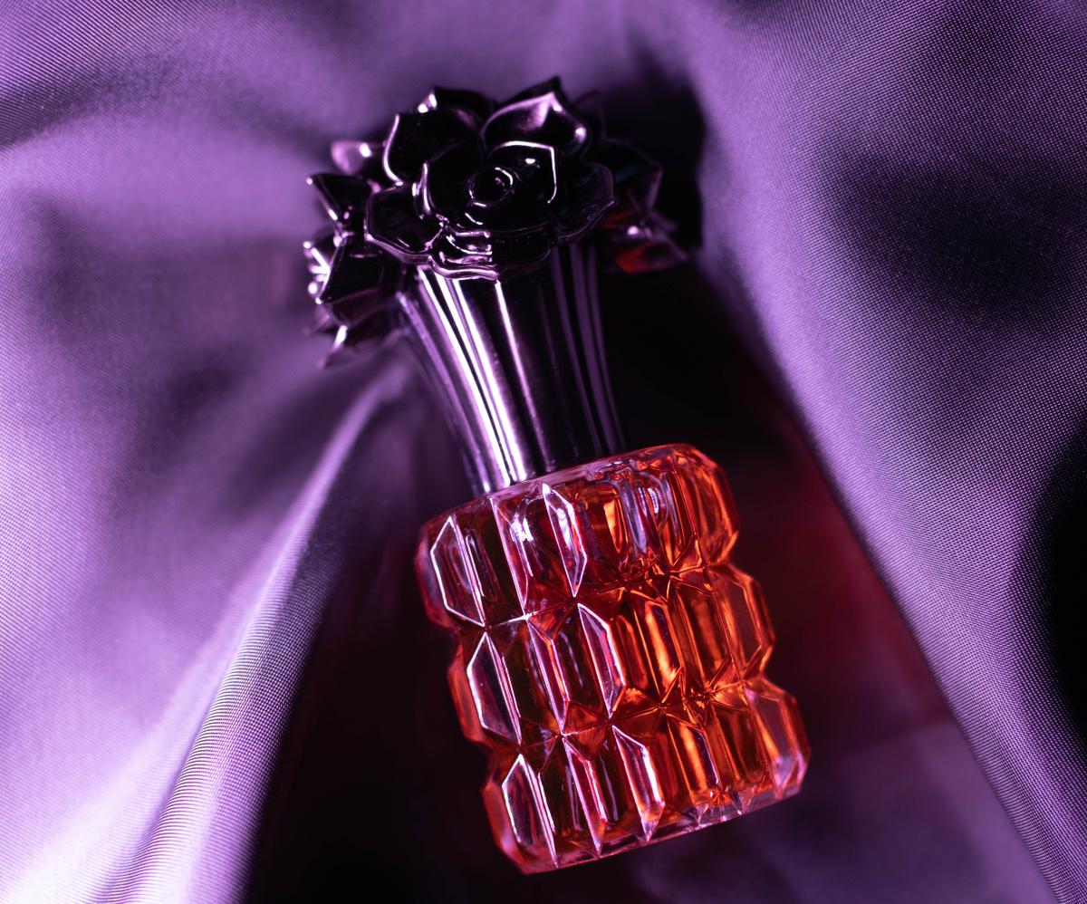تصویر عطر آندر ویچ ریورز فلو فورت اند مانل