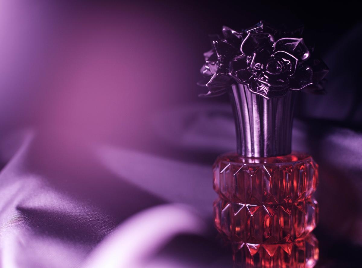 تصویر عطر آندر ویچ ریورز فلو فورت اند مانل