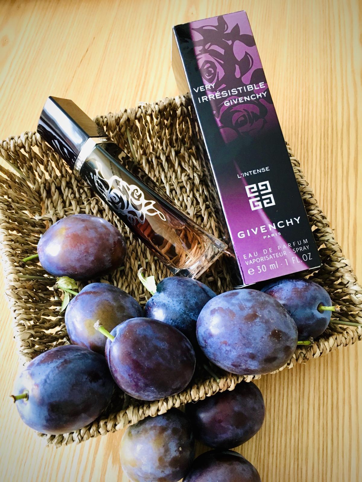 تصویر عطر وری ایرزیستیبل جیوانچی له اینتنس ژیوانشی