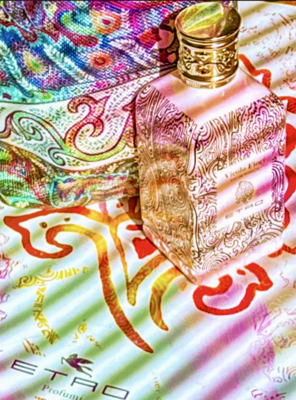 تصویر عطر ویکولو فیوری اِ او د پارفوم اِترو