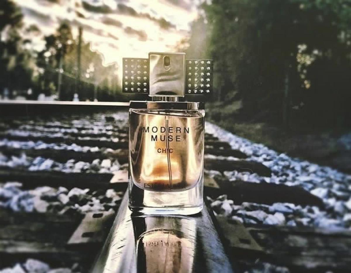 تصویر عطر مودرن میوز شیک استی لودر