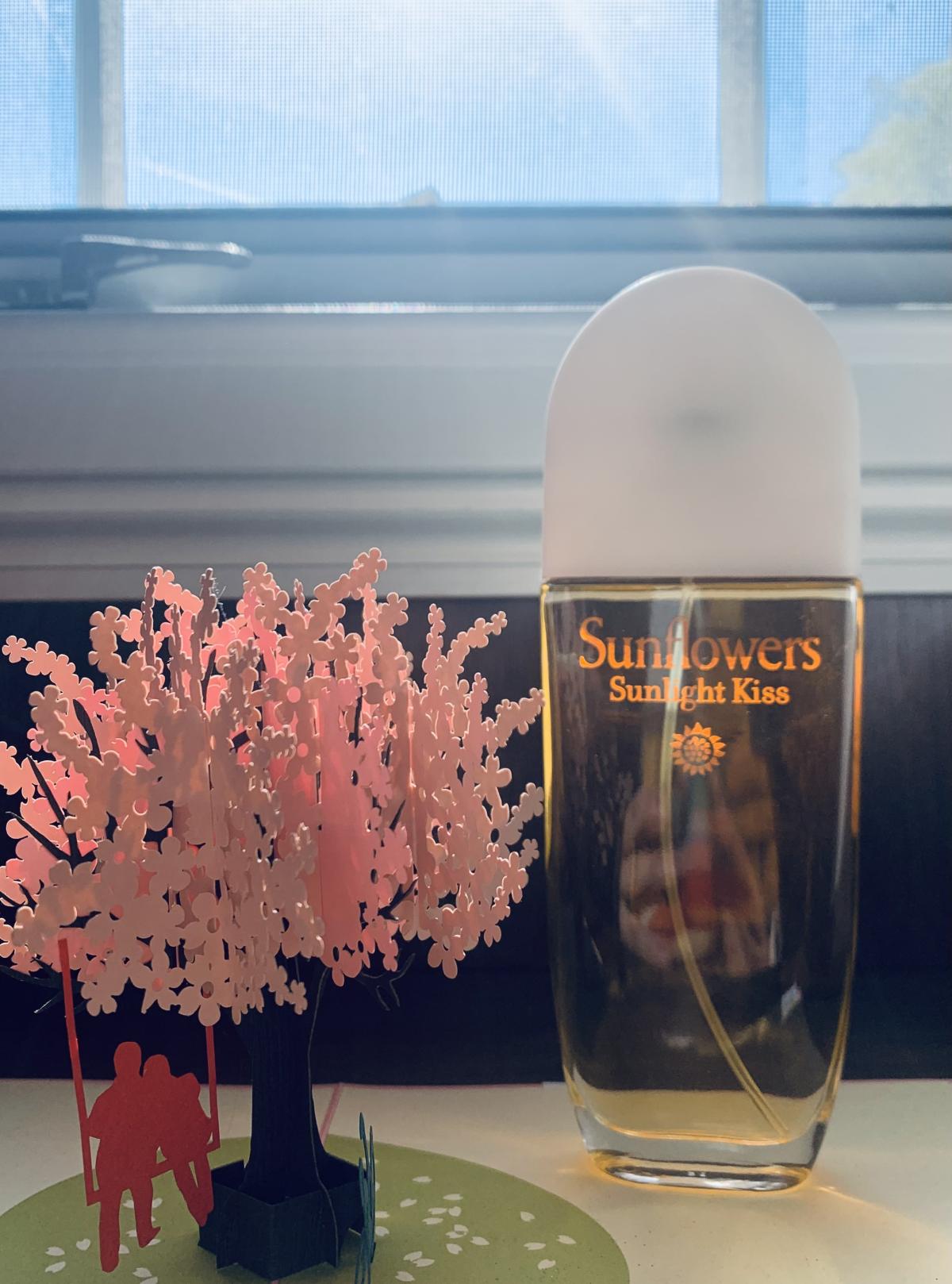 تصویر عطر سان فلاورز سانلایت کیس الیزابت آردن