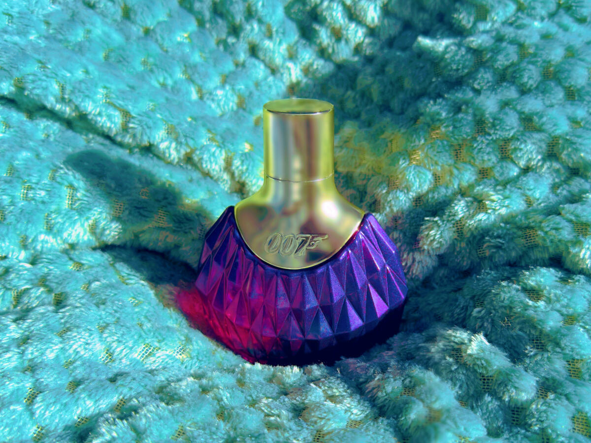 تصویر عطر جیمز باند دابل او سون فور ومن تری ایِن پرِدَکشِنز