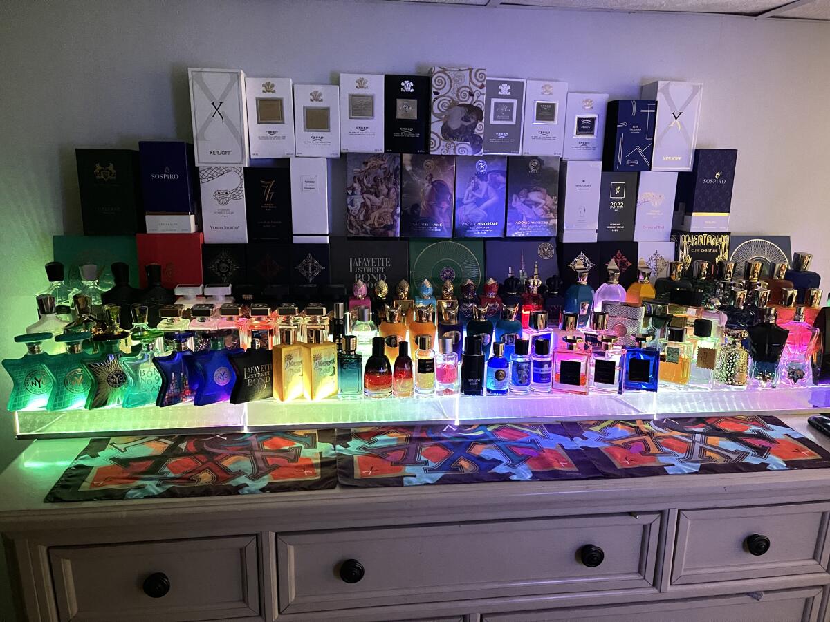 تصویر عطر آدونیس آویکنز آرگوس