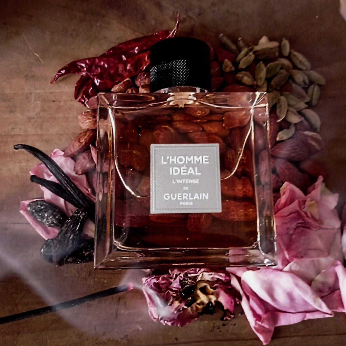 تصویر عطر لهم ایدéal له اینتنس گرلن