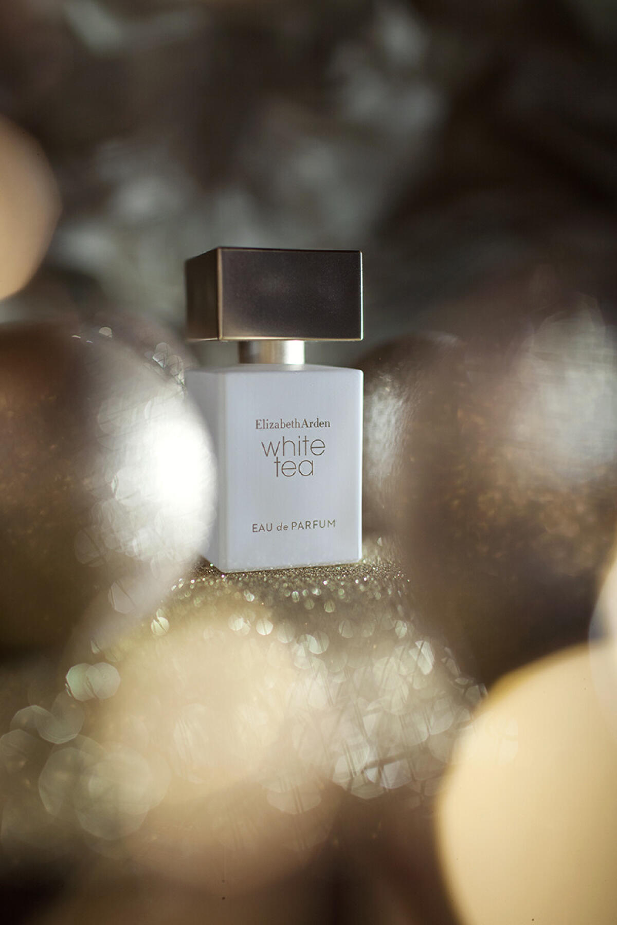 تصویر عطر وایت تی او دو پارفوم الیزابت آردن