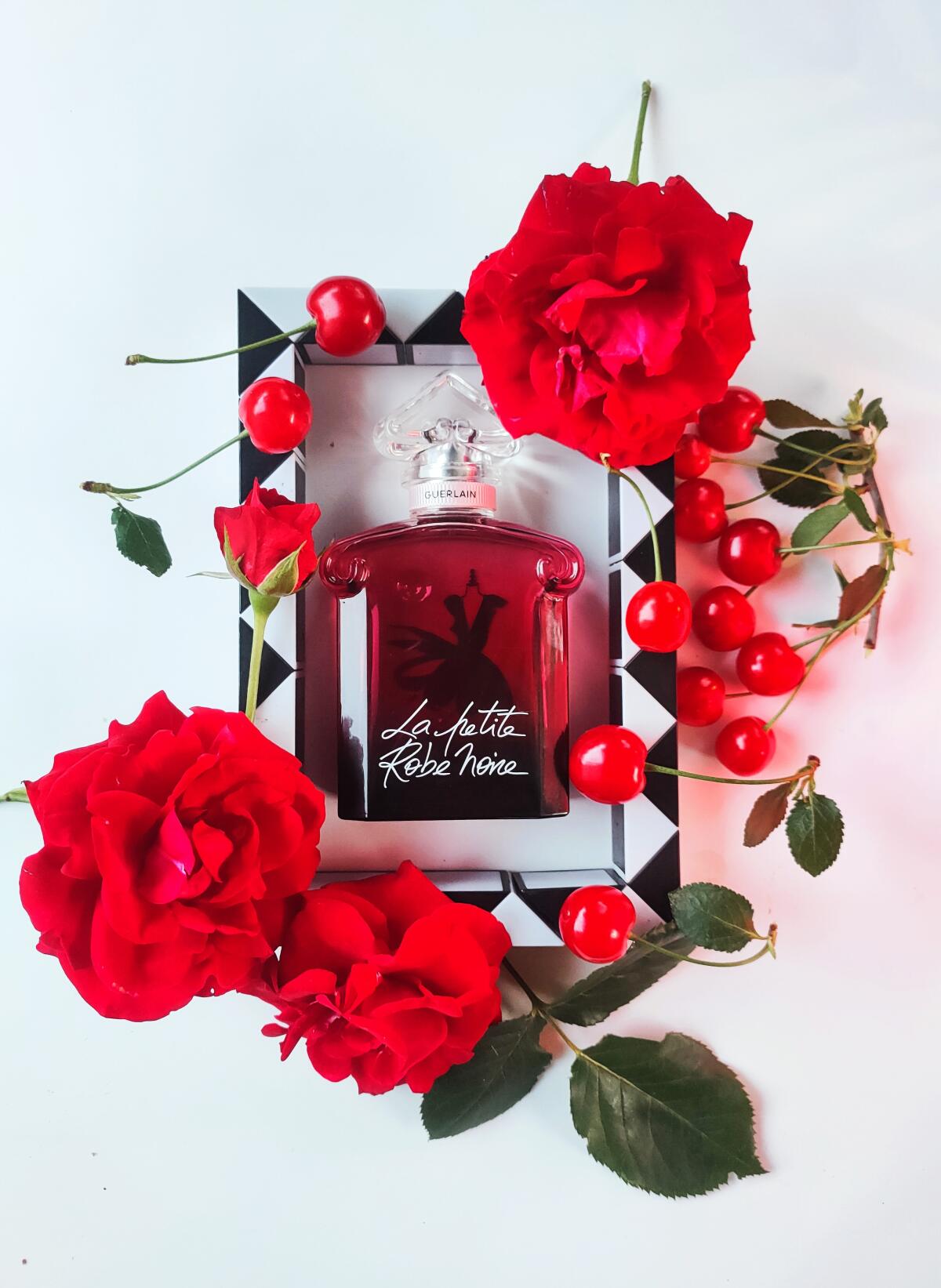 تصویر عطر لا پتیت روب نوآر ادو پارفوم ابسولو گرلن