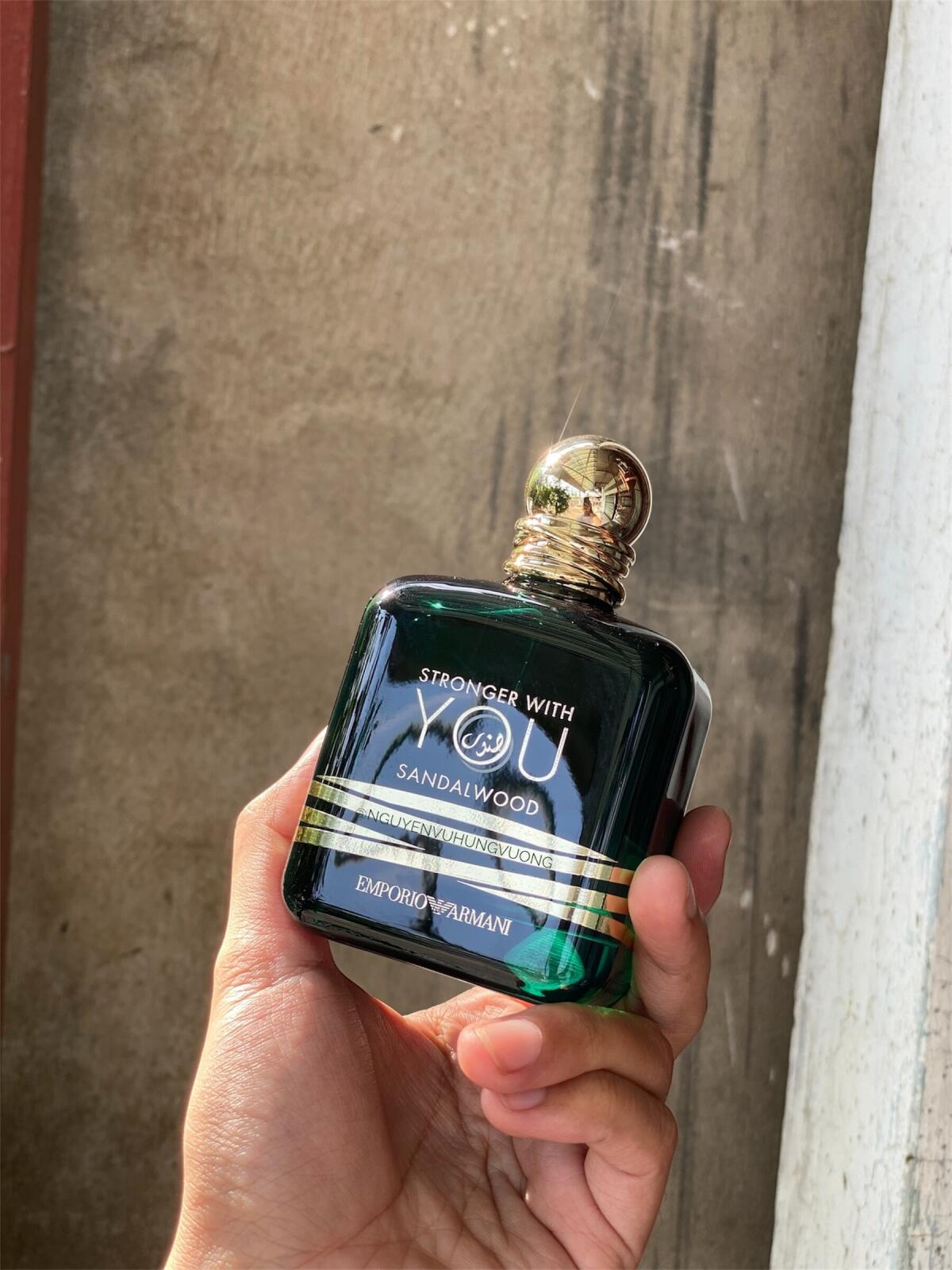 تصویر عطر استرانگر ویت یو سَندَل‌وود جورجیو آرمانی