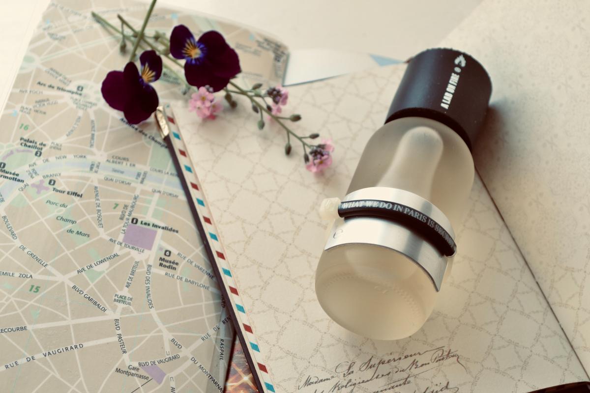 تصویر عطر وات وی دو این پاریس ایز سیکرت وات وی دو ایز سیکرت