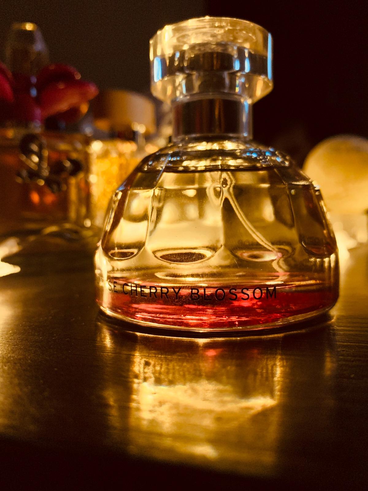 تصویر عطر ژاپنی چری بلوسم بادی شاپ