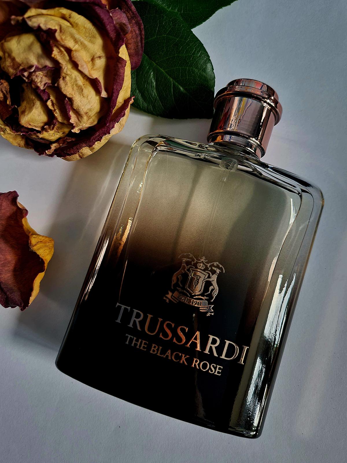 تصویر عطر د بلک رز تروساردی