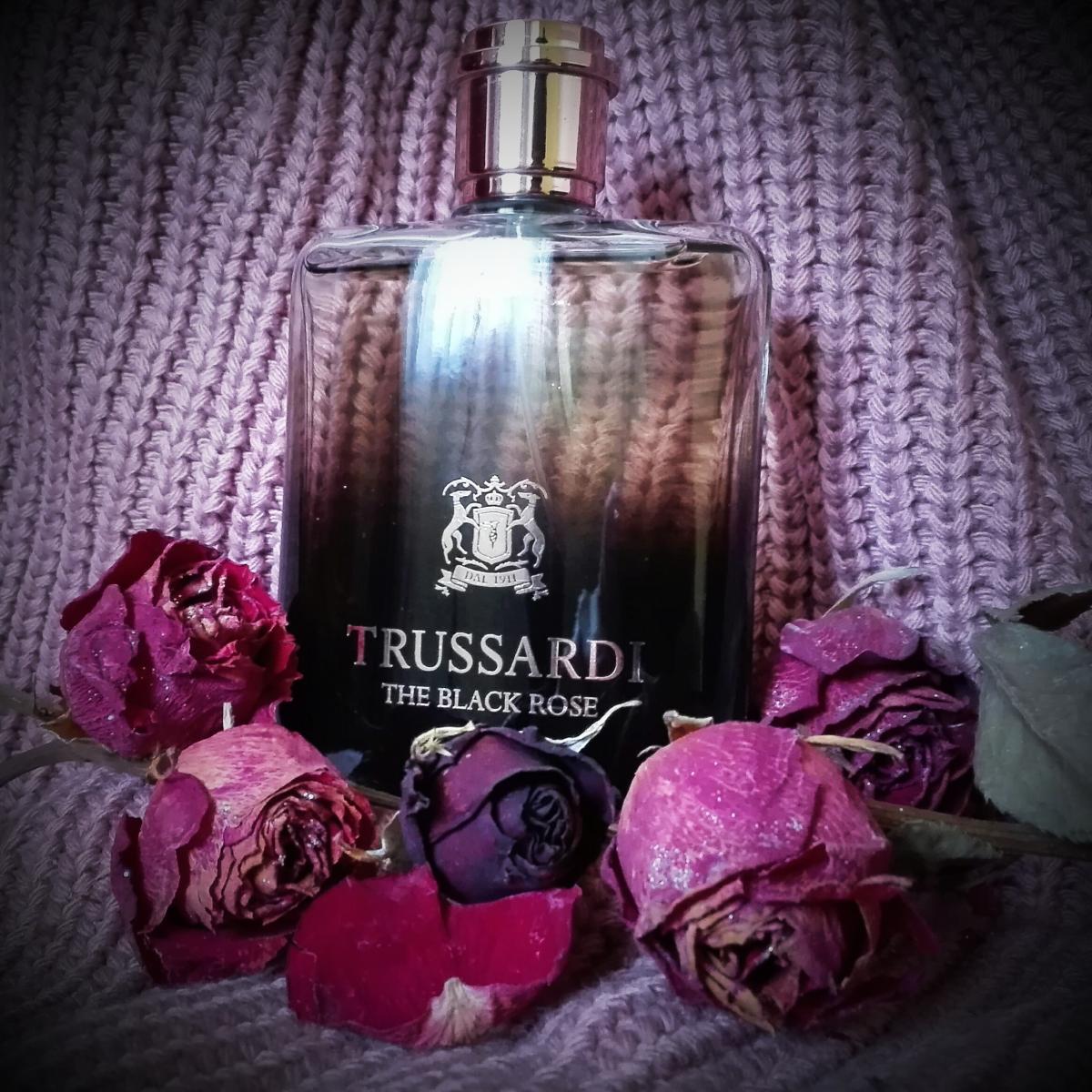 تصویر عطر د بلک رز تروساردی