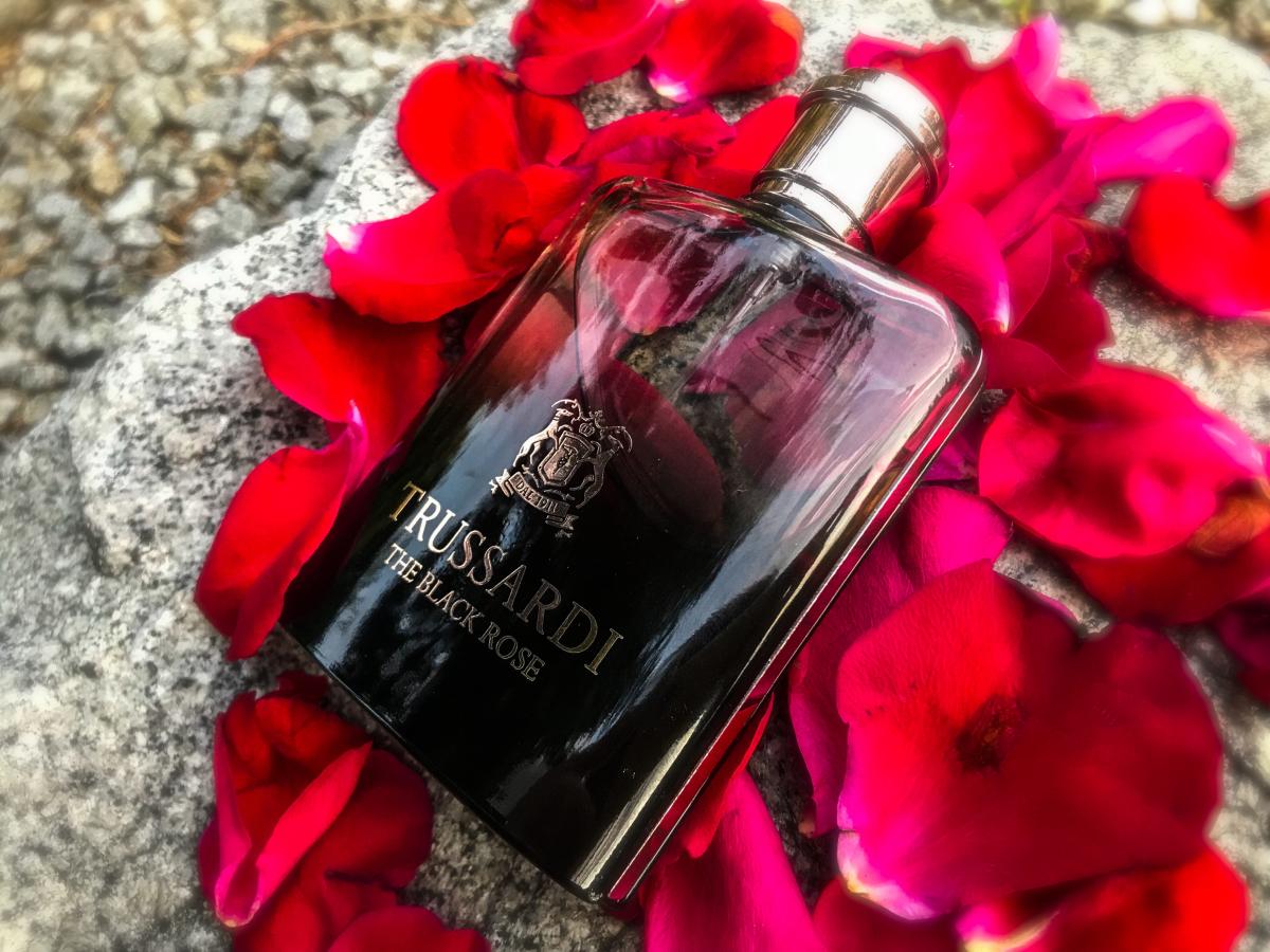 تصویر عطر د بلک رز تروساردی