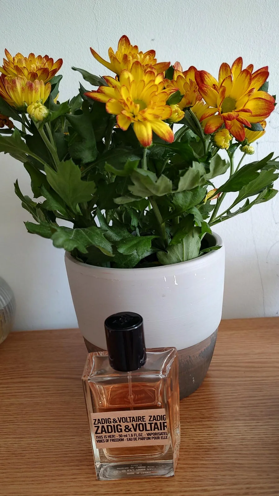 تصویر عطر دیس ایز هر وایبز آف فریدام زادیگ اند وولتِر