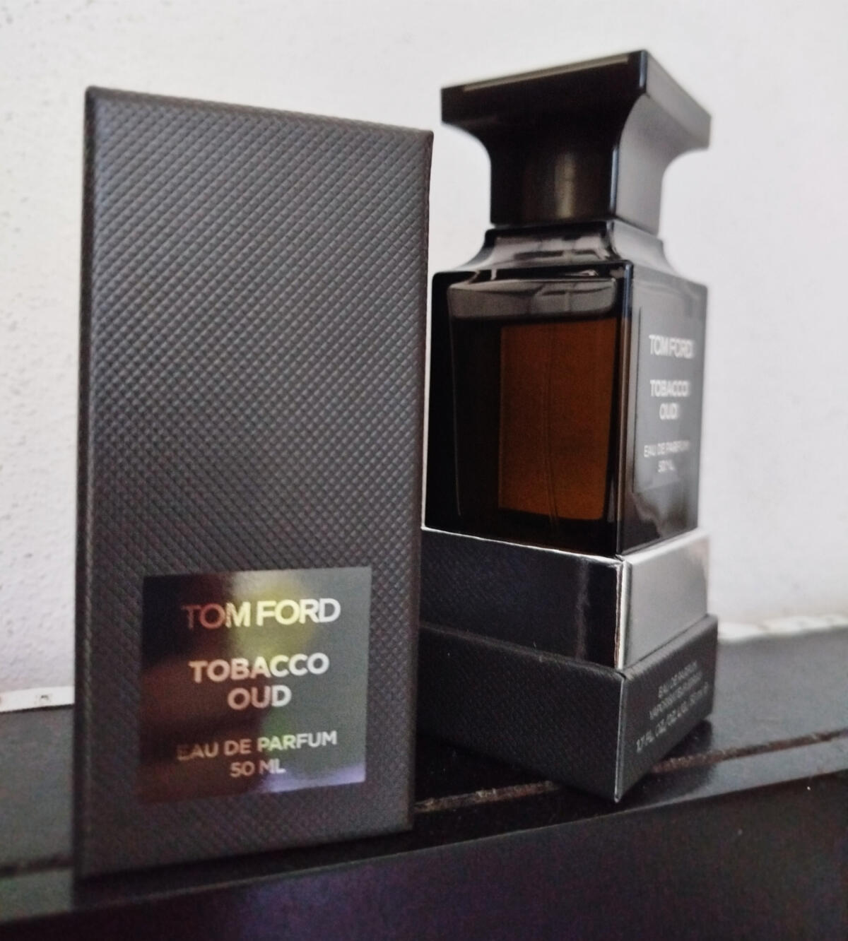 تصویر عطر تُبَکو عود تام فورد