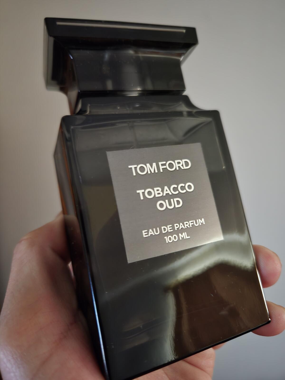 تصویر عطر تُبَکو عود تام فورد