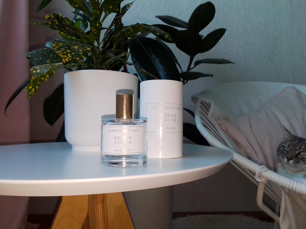 تصویر عطر مولکول ۲۳۴.۳۸ زارکوپرفوم