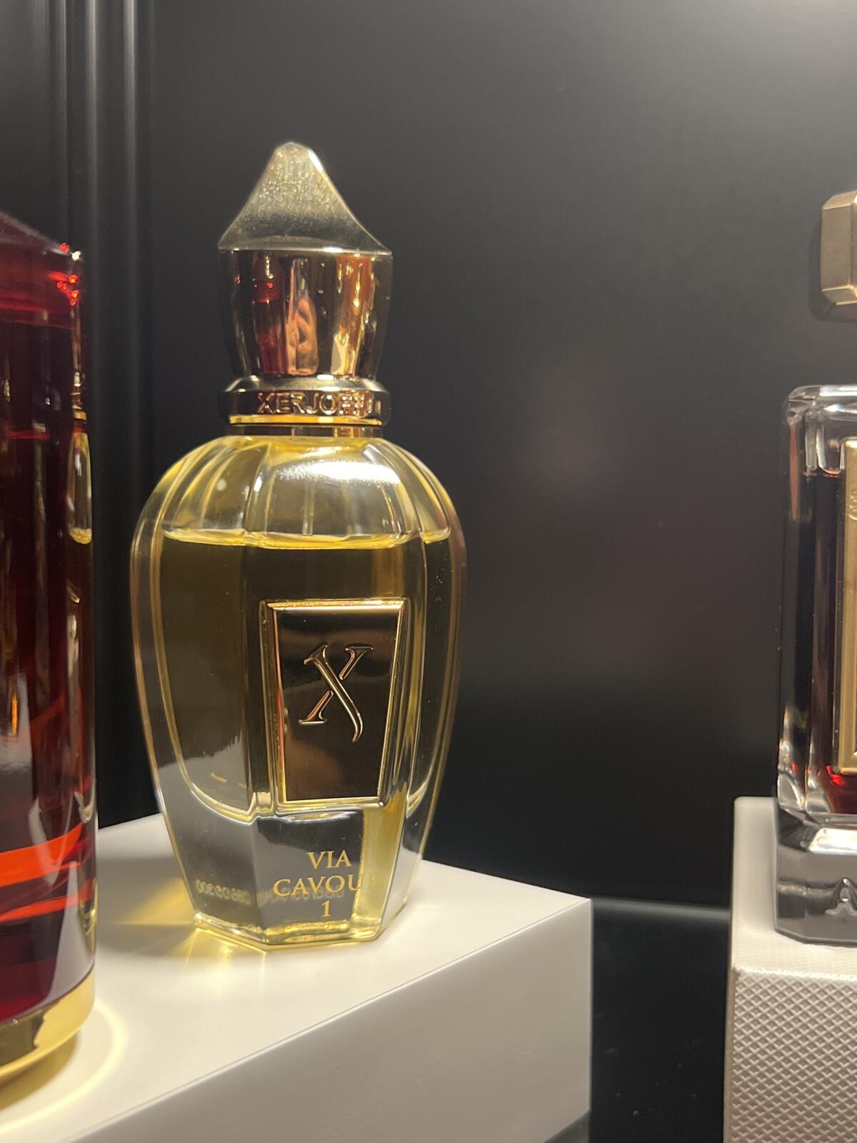 تصویر عطر ویا کاوور یک زرجوف