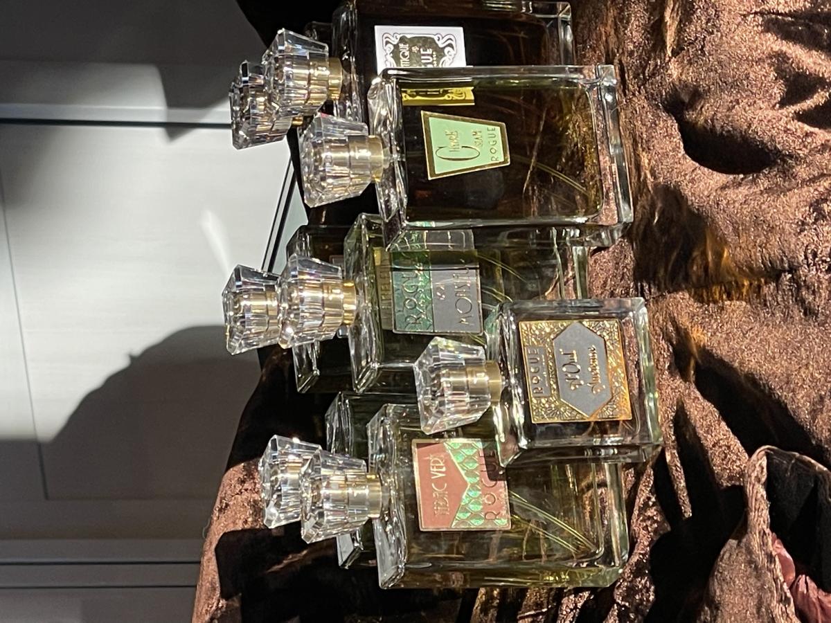 تصویر عطر وتیفلور روگ پرفیومری